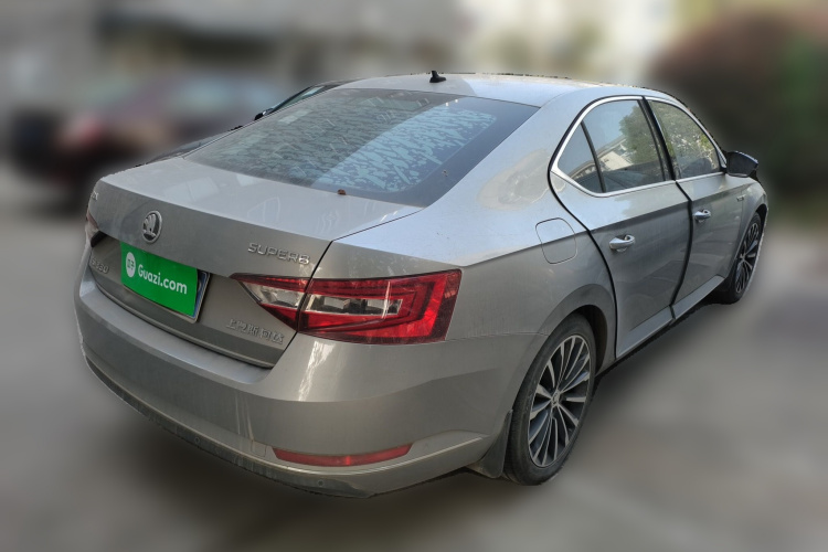 Skoda Superb 2016 car image #7