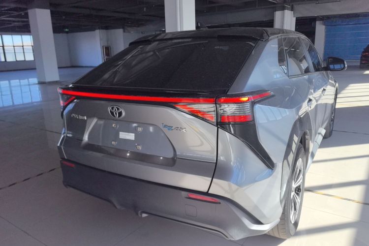 Toyota bZ4X 2022 immagine di auto #7