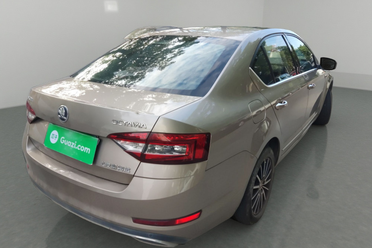 Skoda Octavia 2017 car image #7