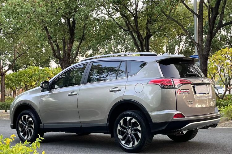 RAV4 2017 immagine di auto #7