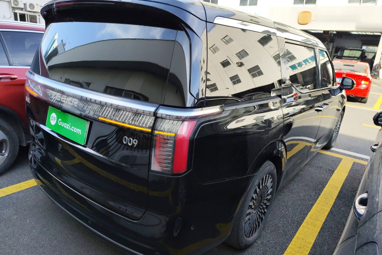 Zeekr 009 2023 car image #7