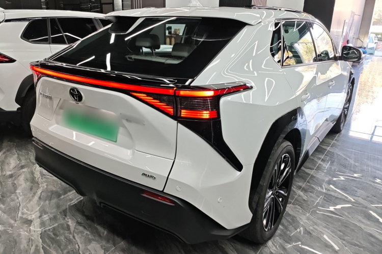 Toyota bZ4X 2022 immagine di auto #7