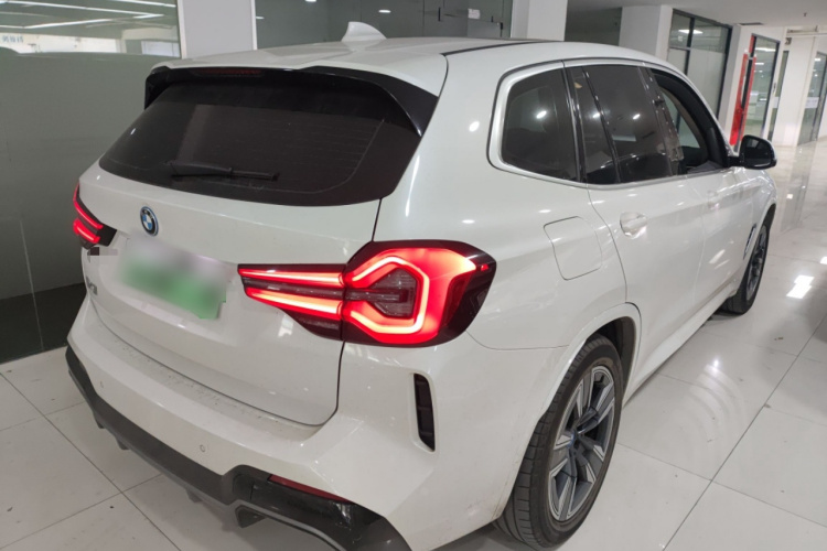 BMW iX3 2023 immagine di auto #7