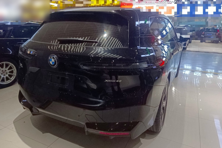 BMW iX 2024 immagine di auto #7