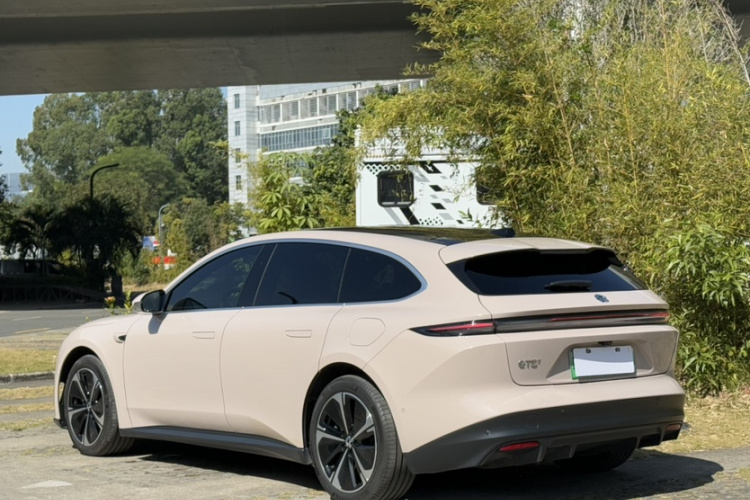 NIO ET5 2023 car image #7