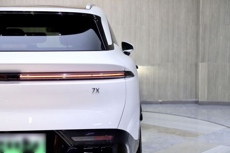 Zeekr 7X 2024 car image #7