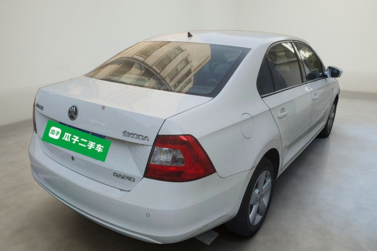 Skoda Rapid 2015 #7 Skoda Rapid 2015 car image #7