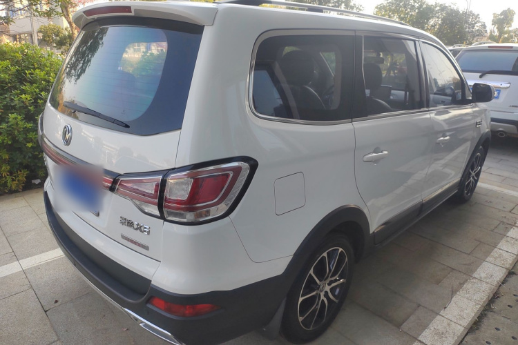 Forthing JOYEAR X6 2018 #7 Forthing JOYEAR X6 2018 car image #7