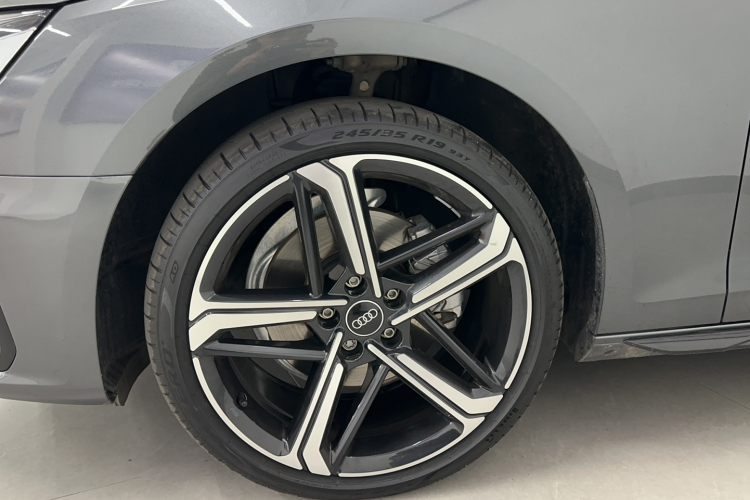 Audi A4L 2024 car image #7