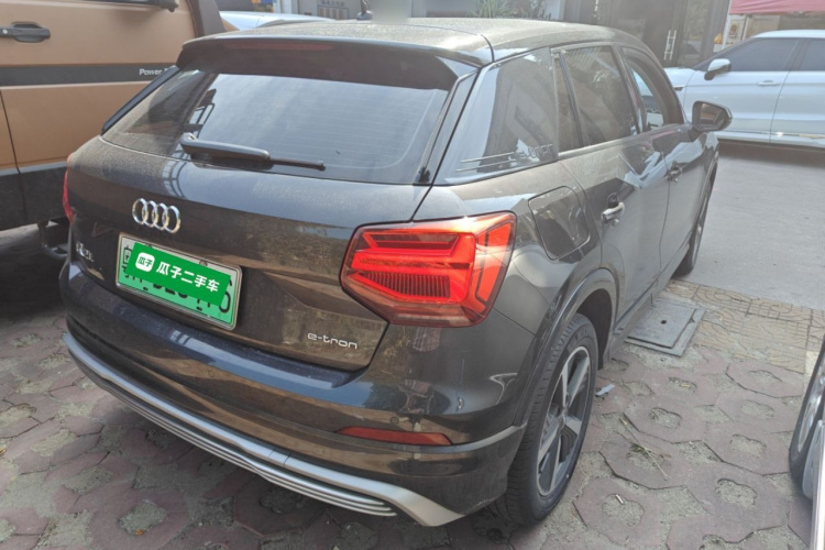 Q2L e-tron 2020 car image #7