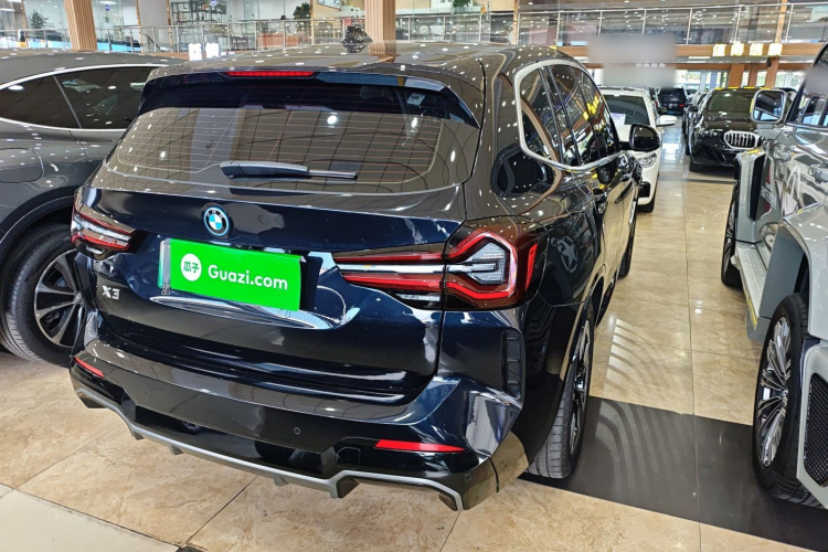 BMW iX3 2024 car image #7