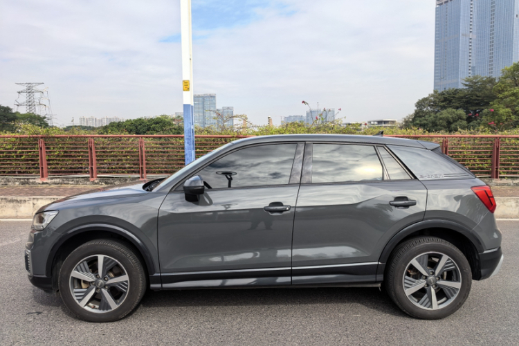 Q2L e-tron 2021 car image #7