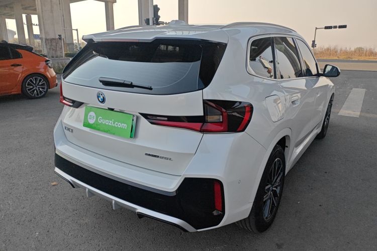 BMW iX1 2025 #7 BMW iX1 2025 صورة سيارة #7