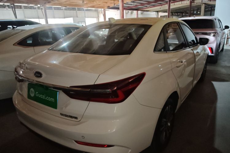 Ford Escort 2021 car image #7