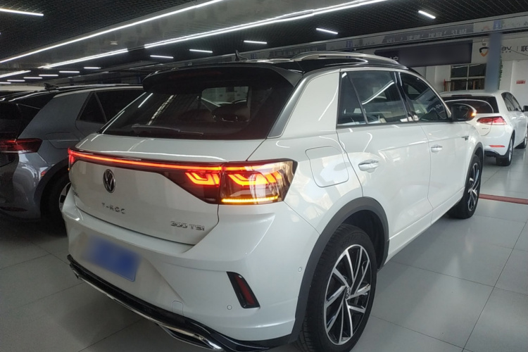 Volkswagen T-Roc 2023 car image #7