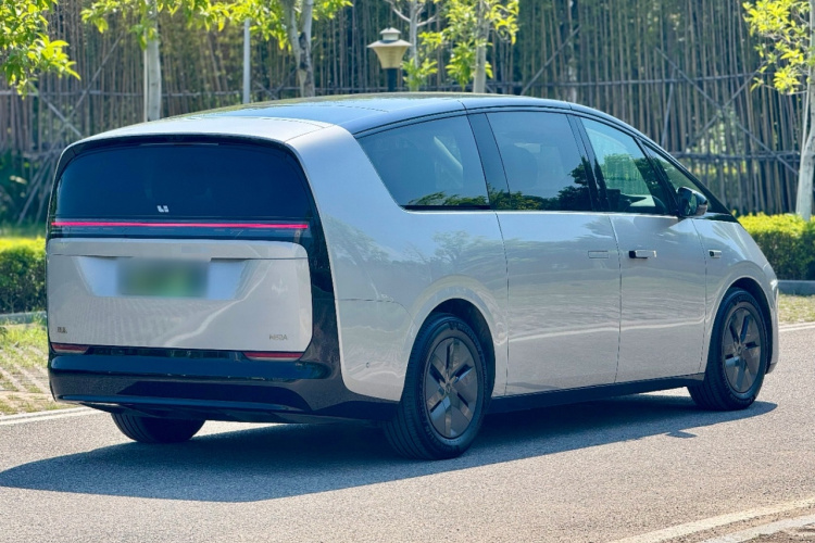 理想汽车 理想MEGA 2024 汽车图片 #7