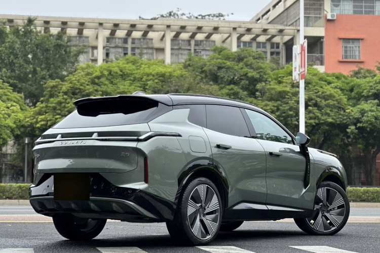 Lynk & Co 08 EM-P 2023 car image #7