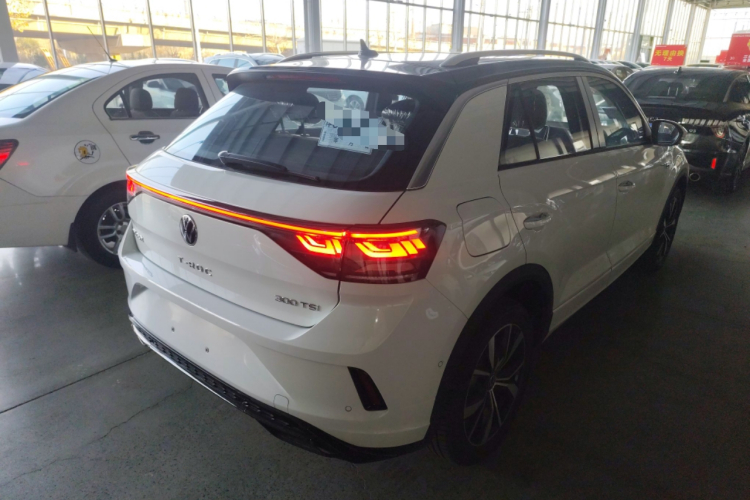 Volkswagen T-Roc 2025 car image #7