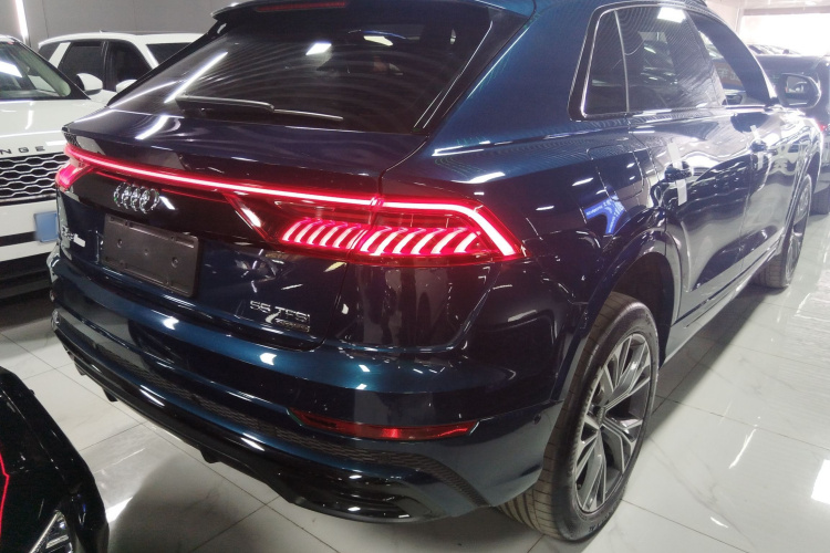 Audi Q8 2021 car image #7
