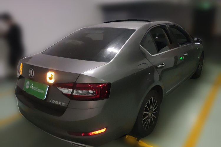 Skoda Octavia 2019 car image #7