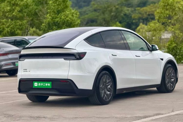 特斯拉 Model Y L 2025 汽车图片 #7
