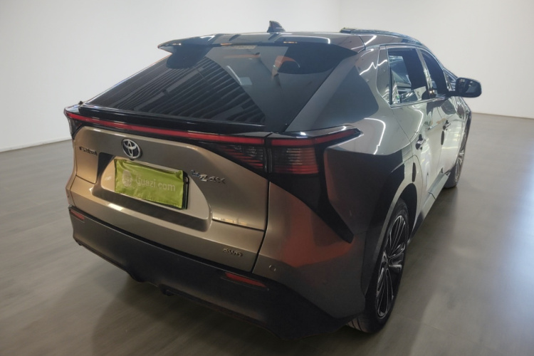 Toyota bZ4X 2022 immagine di auto #7