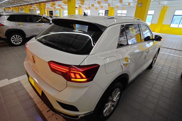 Volkswagen T-Roc 2020 car image #7