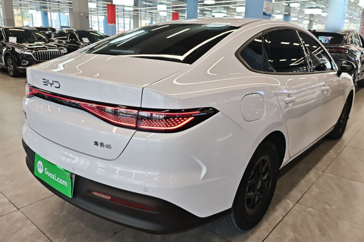 BYD Seal 05 DM-i 2025 #7 BYD Seal 05 DM-i 2025 car image #7
