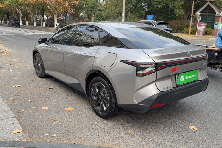 Toyota bZ3 2023 immagine di auto #7