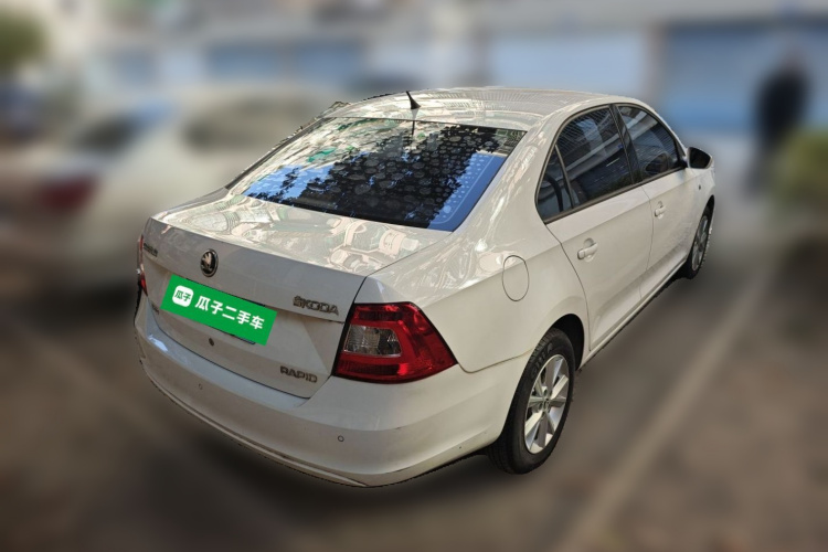 Skoda Rapid 2016 car image #7