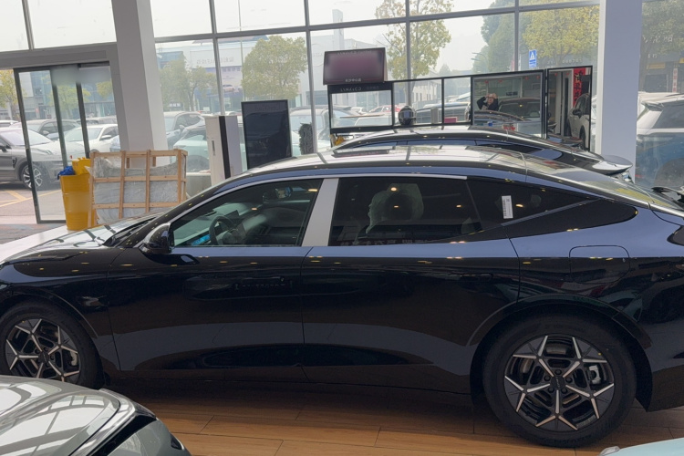 Lynk & Co #7 Lynk & Co immagine di auto #7