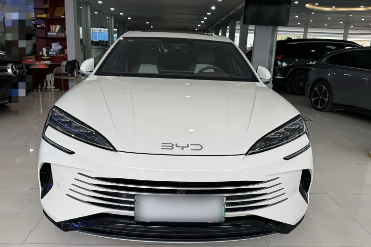 BYD Seal 07 DM-i 2025 immagine di auto #7