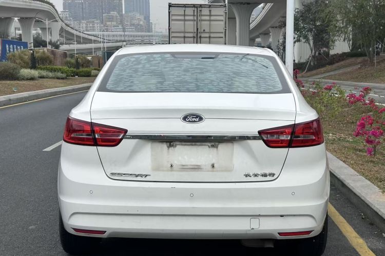 Ford Escort 2015 #7 Ford Escort 2015 immagine di auto #7