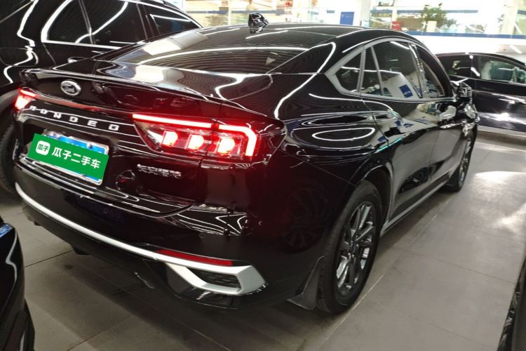 Ford Mondeo 2025 car image #7