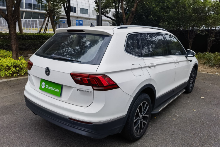 Volkswagen Tiguan L 2017 car image #7