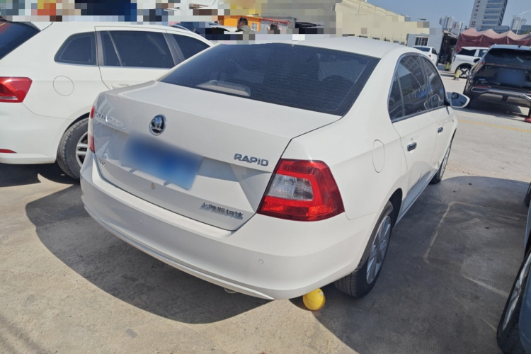 Skoda Rapid 2017 car image #7