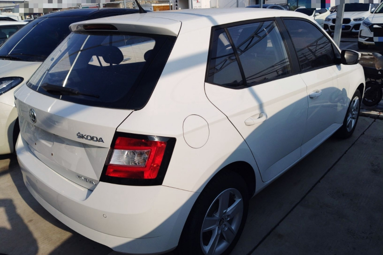 Skoda Fabia 2016 car image #7