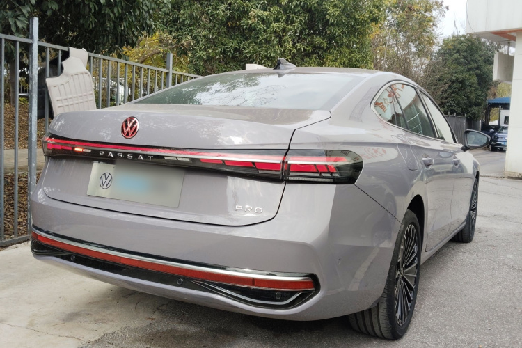 Volkswagen Passat 2024 car image #7