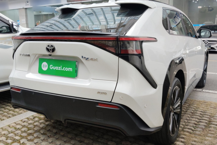 Toyota bZ4X 2022 immagine di auto #7