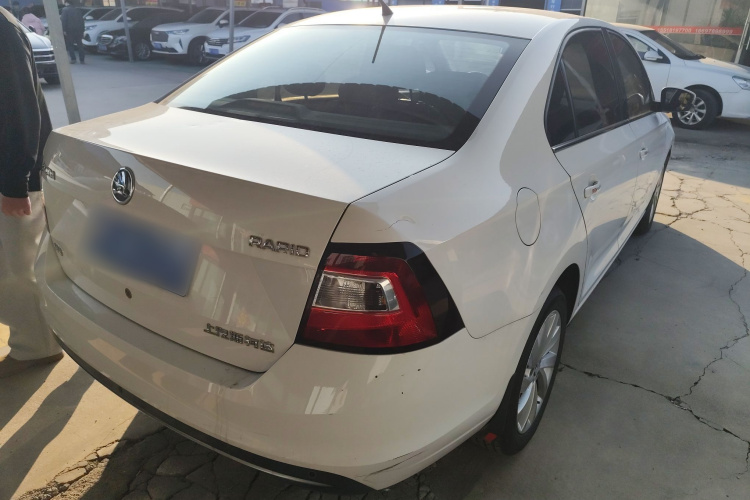 Skoda Rapid 2018 car image #7