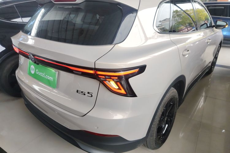 MG ES5 2025 car image #7