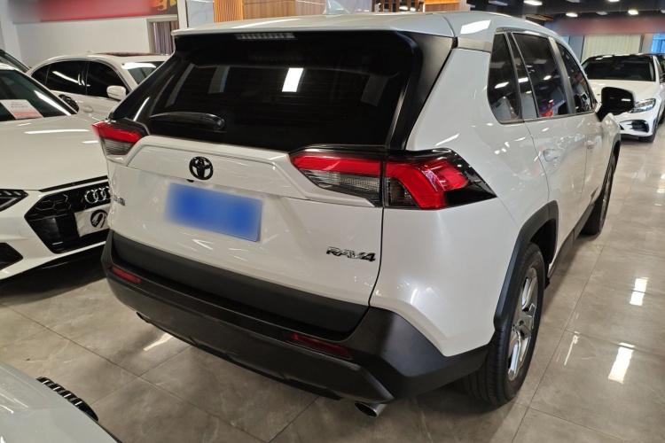 Toyota RAV4 2022 car image #7