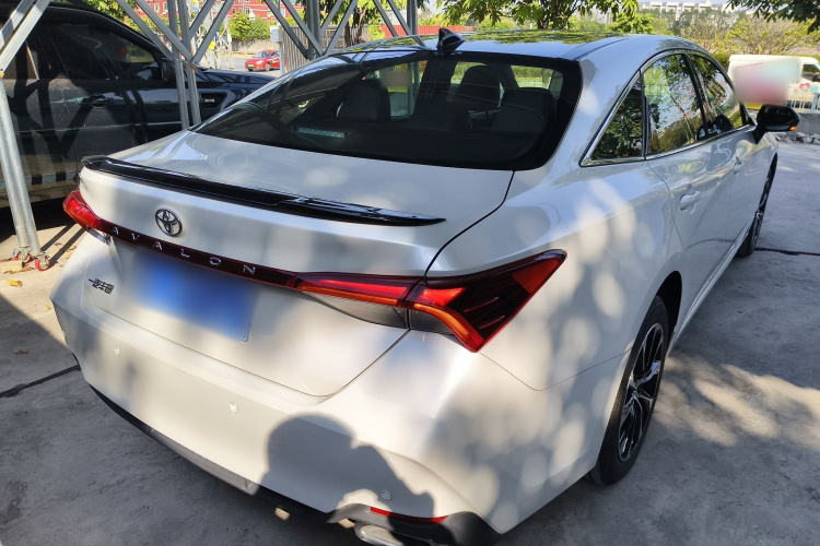 Toyota Avalon 2023 car image #7