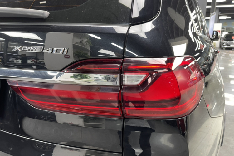 BMW X7 2020 car image #7