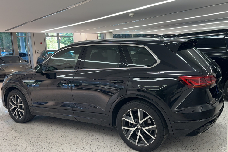 Volkswagen Touareg 2021 car image #7