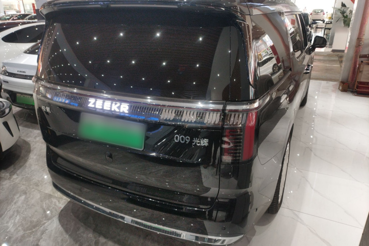 Zeekr 009 2025 car image #7