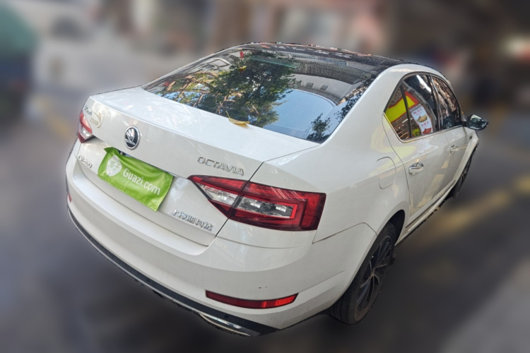Skoda Octavia 2019 car image #7
