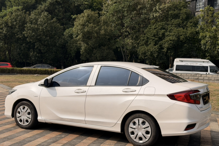 Honda Greiz 2018 car image #7