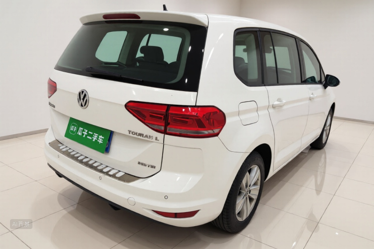 Volkswagen Touran 2017 car image #7