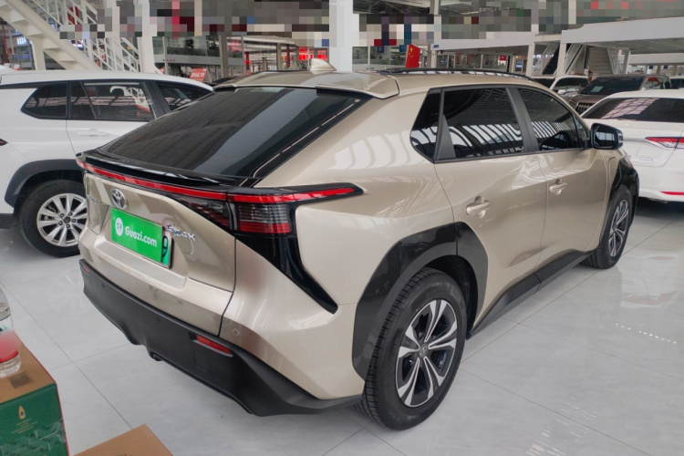 Toyota bZ4X 2022 immagine di auto #7